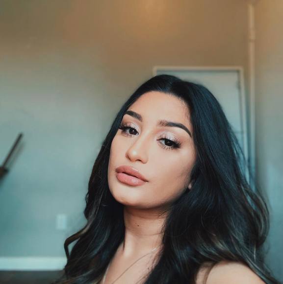 Meet your Posher, Xitlali - Picture 1 of 1